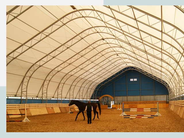 Строительство конных манежей в Советской Гавани